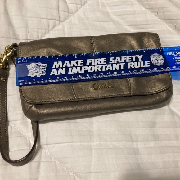 Coach Ashley Metallic Bronze Large Clutch Magnetic Flap Wristlet - Leather - EUC - Picture 9 of 10